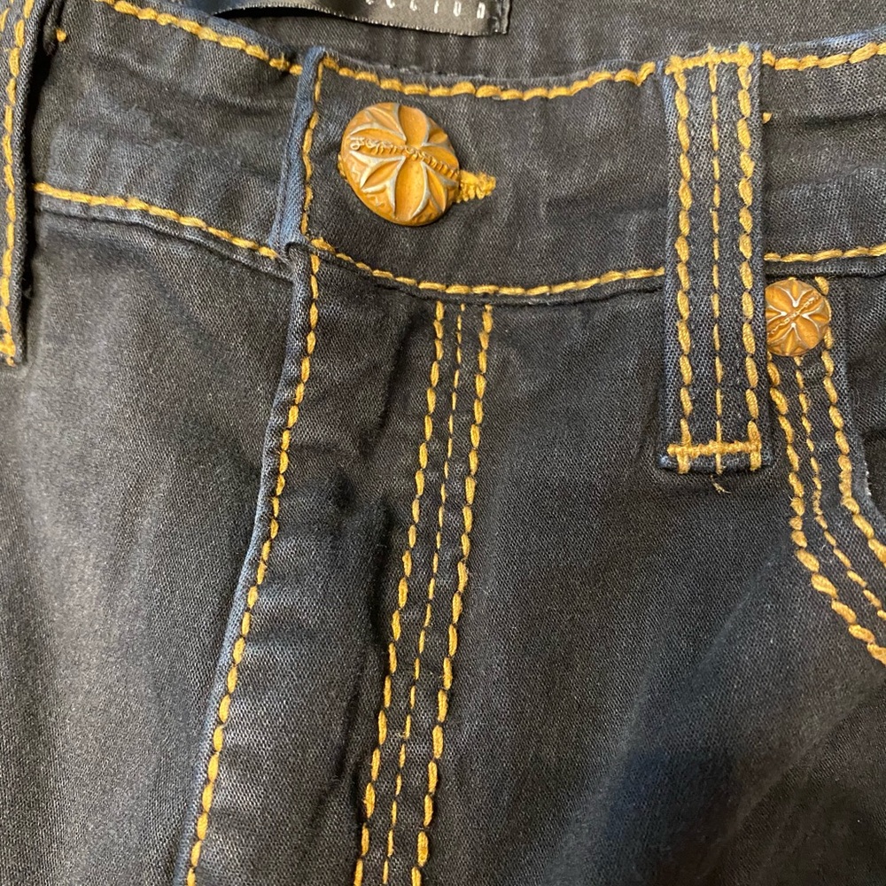 Cache Jeans- Contour Collection - Picture 2 of 4